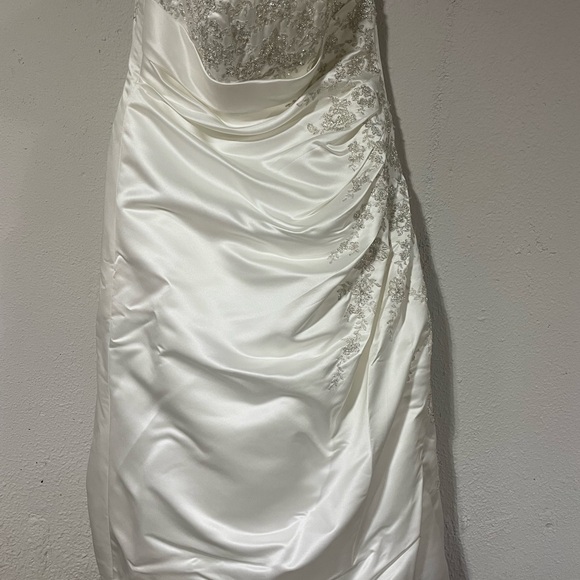 Wedding dress - Picture 4 of 14